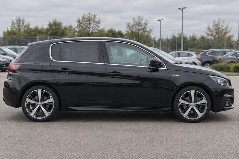 Vue 3 de la Peugeot 308 GT Line